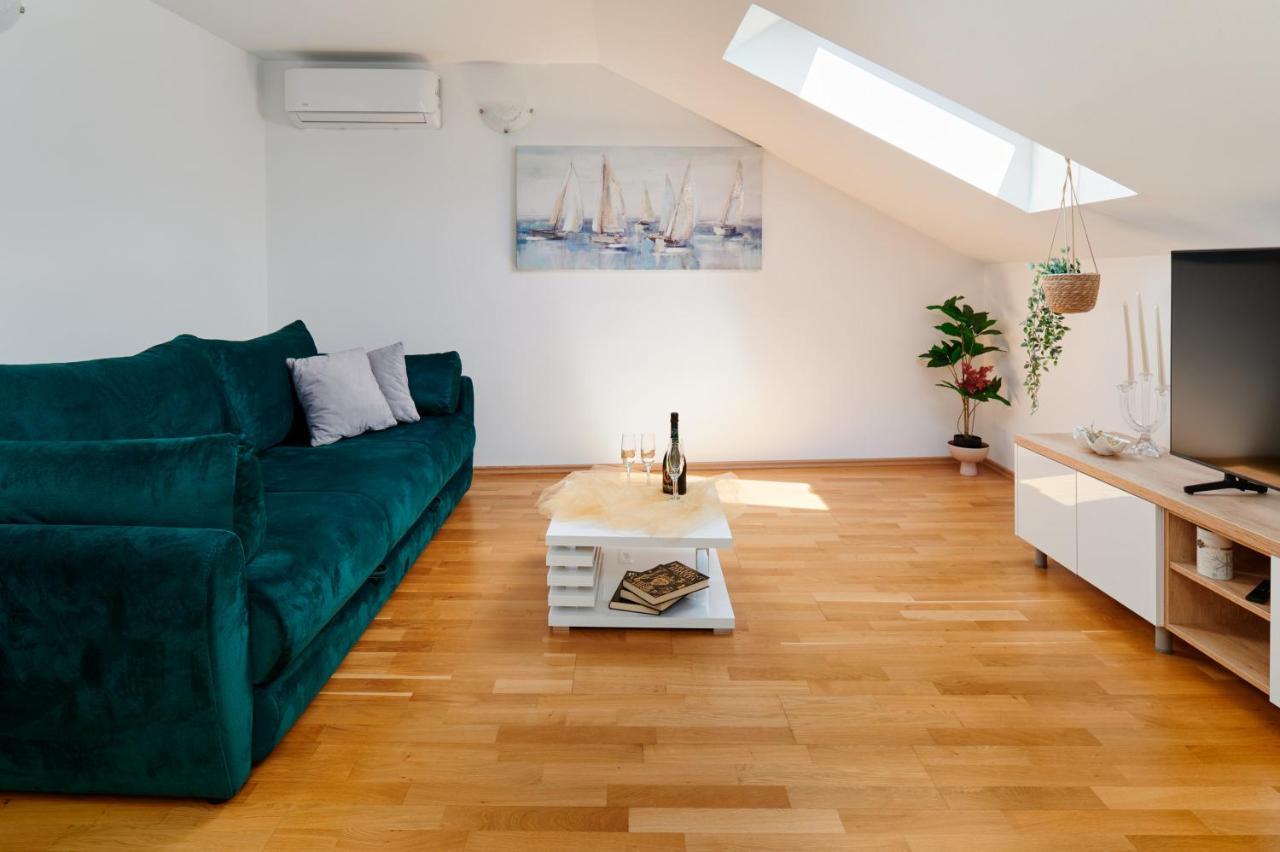 Modern & Spacious Rooftop Apartment With Natual Sunlight Сплит Экстерьер фото